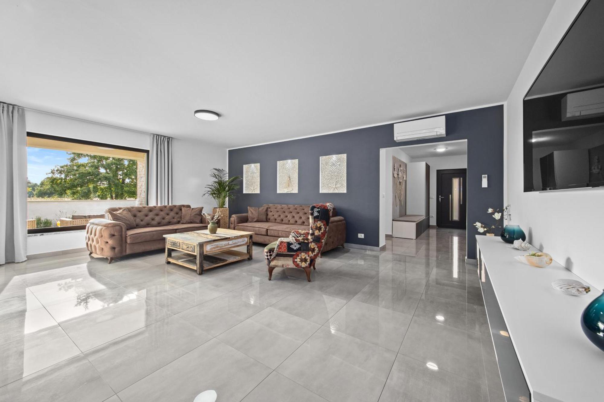 Special Offer! New Luxury Apartment With Pool, Fitness, Outdoor Bar&Grill Buje Exterior photo